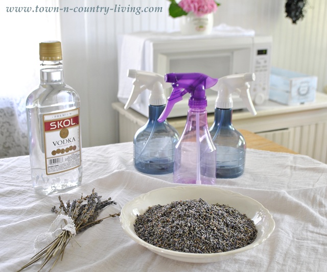 How to Make Lavender Linen Spray - Town