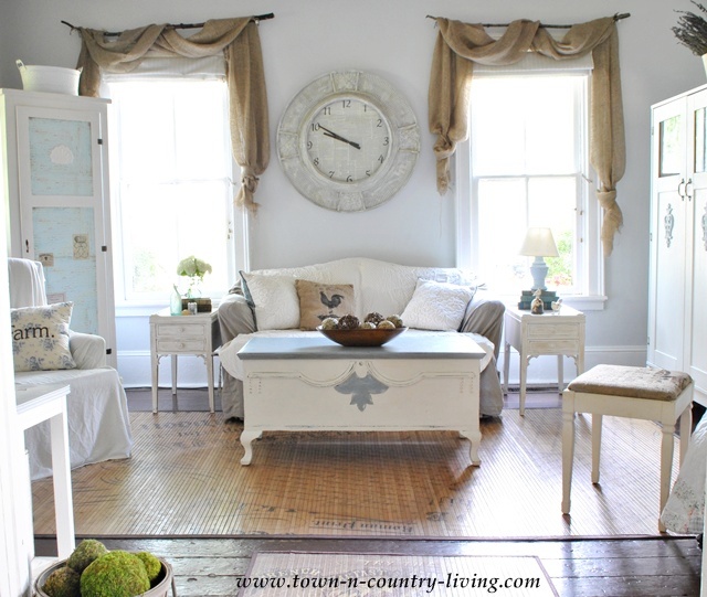 Cottage Style Farmhouse family room via Town and Country Living