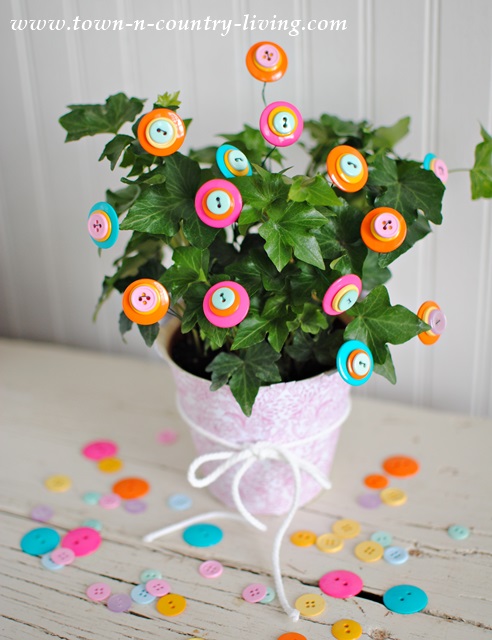 How to make button flowers via Town and Country Living