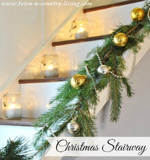 Farmhouse Christmas Stairway