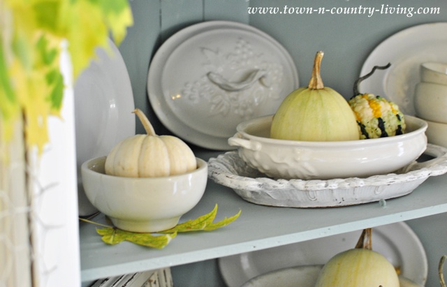 http://www.town-n-country-living.com/wp-content/uploads/2015/10/Fall-Farmhouse-Dishes-2.jpg