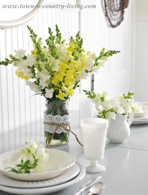 Summer Snapdragons via Town and Country Living