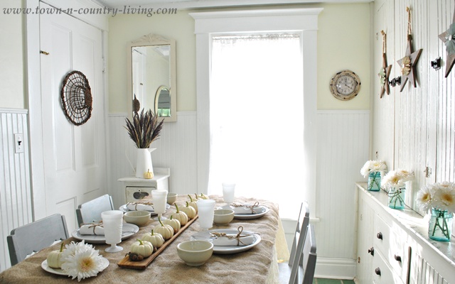 Natural fall table setting via Town and Country Living