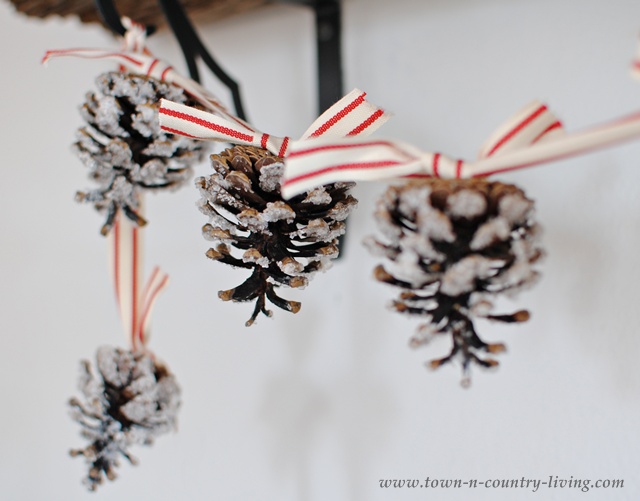How to make a pine cone garland