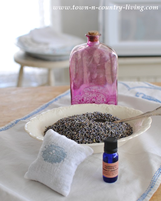 Supplies for making homemade lavender potpourri