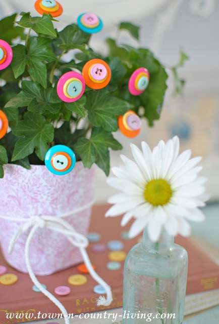 DIY button flowers via Town and Country Living