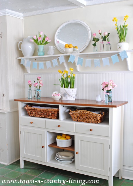 Spring Decorating in a Farmhouse Kitchen