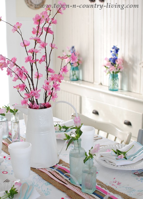 Spring decorating in a farmhouse dining nook