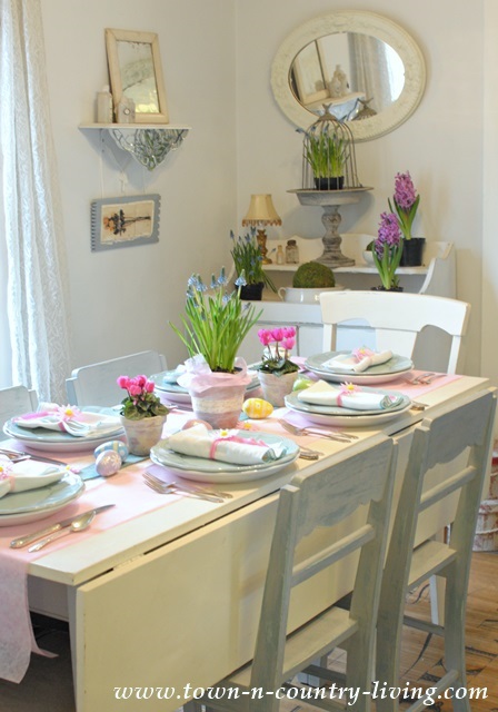Farmhouse-Table-in-Easter-Colors