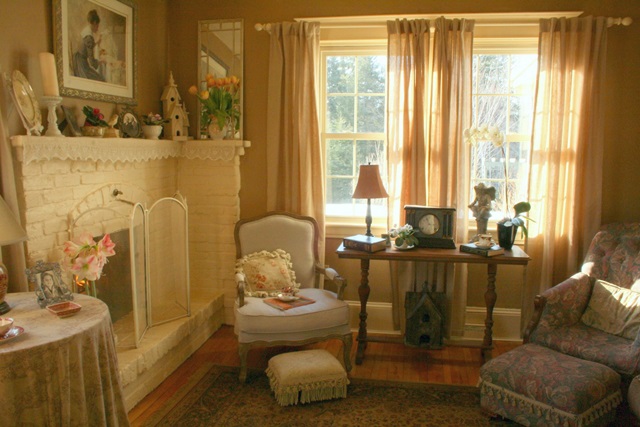 Romantic Living Room at Aiken House and Garden