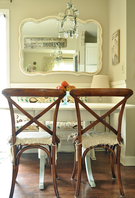 Charming Traditional Breakfast Nook