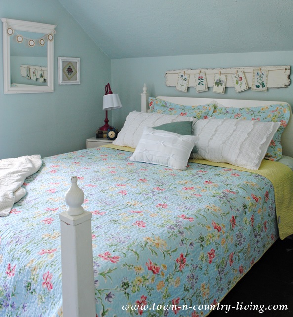 Cottage Style Summer Farmhouse Bedroom