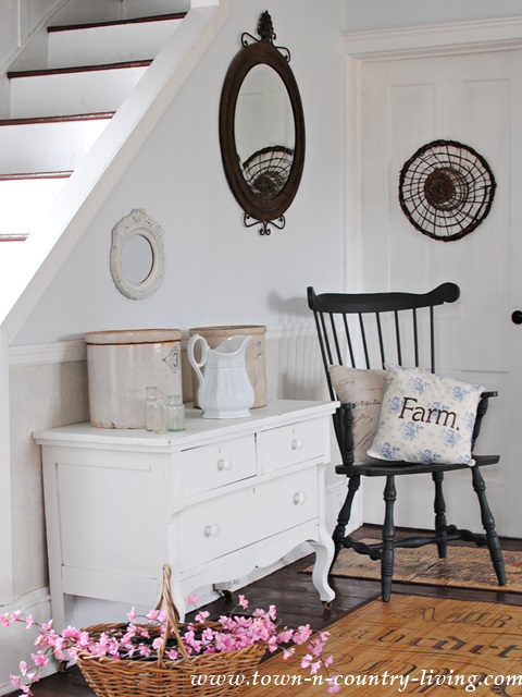 Summer Decorating in Cottage Style Farmhouse