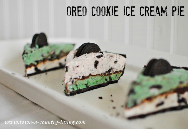 Super Easy Oreo Cookie Ice Cream Pie