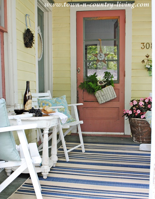 How I Turned my Front Porch into a Mini Retreat