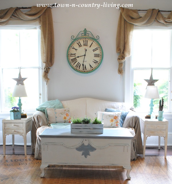 Summer Decorating in a Farmhouse Family Room