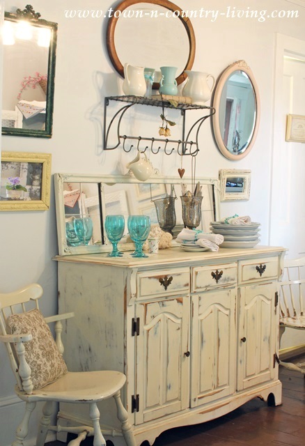 Painted Buffet in Cottage Dining Room