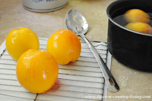 How to skin peaches for canning