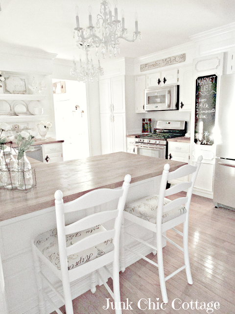 White cottage style kitchen