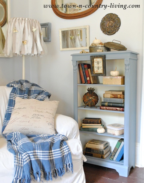 Annie Sloan Chalk Paint gives a bookcase a new makeover