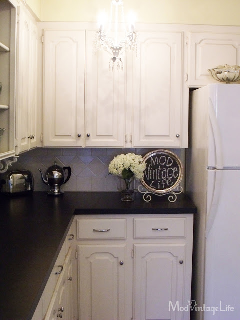 Black and white mod vintage kitchen