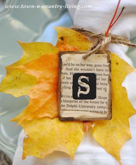 Leaf place cards for Fall or Thanksgiving table