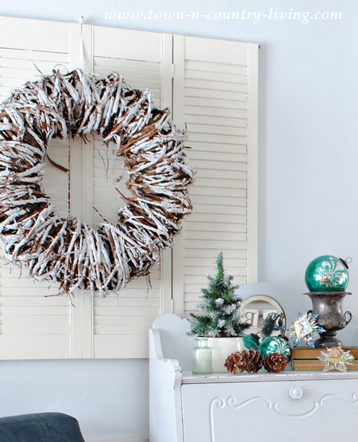 DIY Christmas Decor. Vine Wreath on Painted Shutters