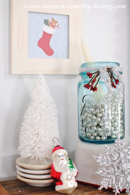 Vintage Style Christmas Mantel. Free printables included.