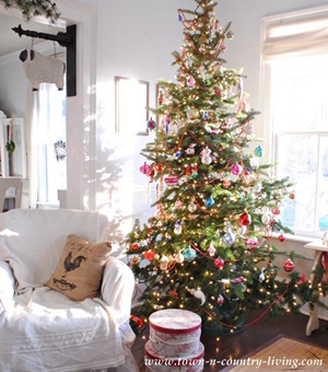 Vintage Style Christmas Tree at Holiday Home Tour