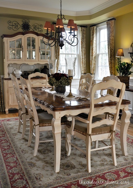 Traditional Style Dining Room