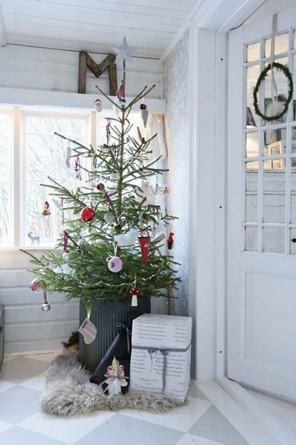 Simple Scandinavian Christmas Tree