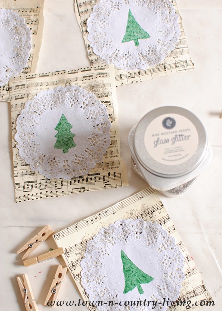 How to Stencil Christmas Tree Garland