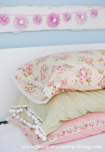 Lace trimmed vintage style pillow cases. See how to make your own!