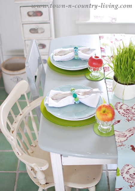 Mismatched chairs at a farmhouse style breakfast nook