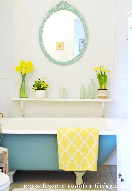 Painted Claw Foot Tub in Provence - Annie Sloan Chalk Paint