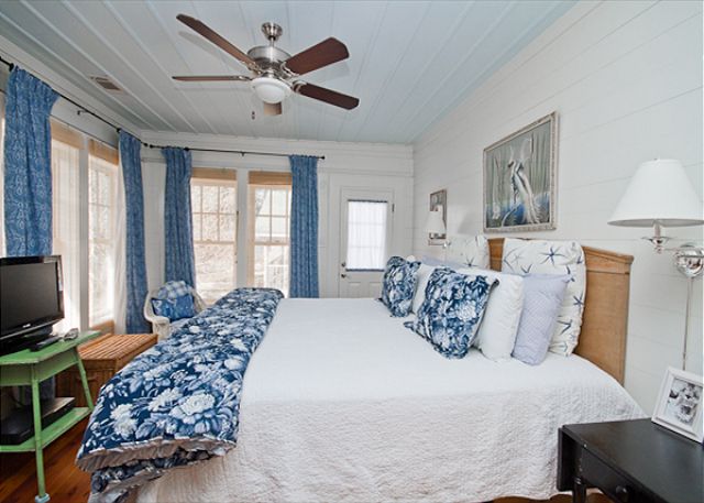 Coastal Style Bedroom