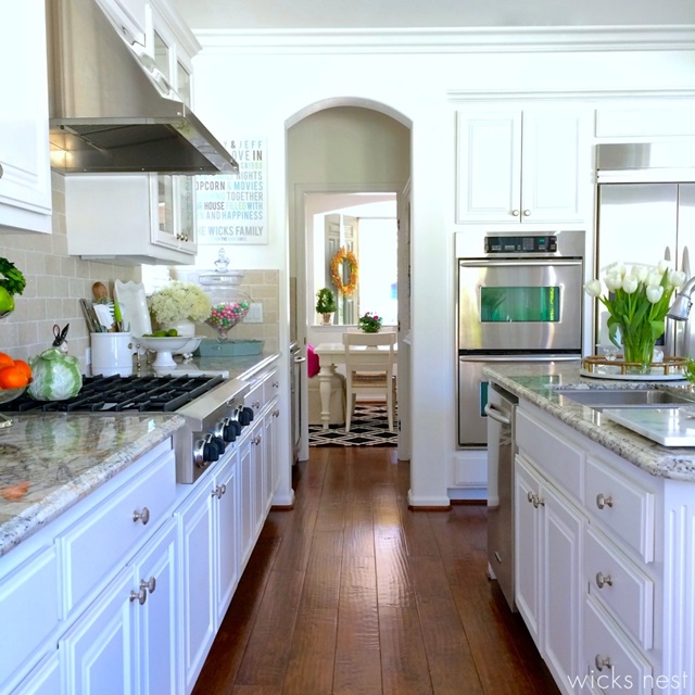 Traditional Kitchen in White