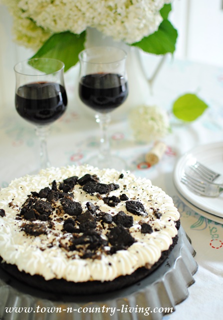 Edwards Cookies and Creme Pie