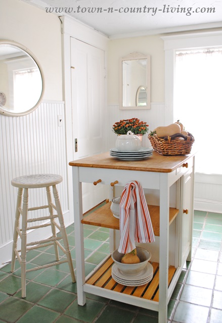 Fall Decorating in a Farmhouse Kitchen