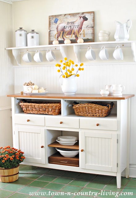 Fall Decorating in a Farmhouse Kitchen