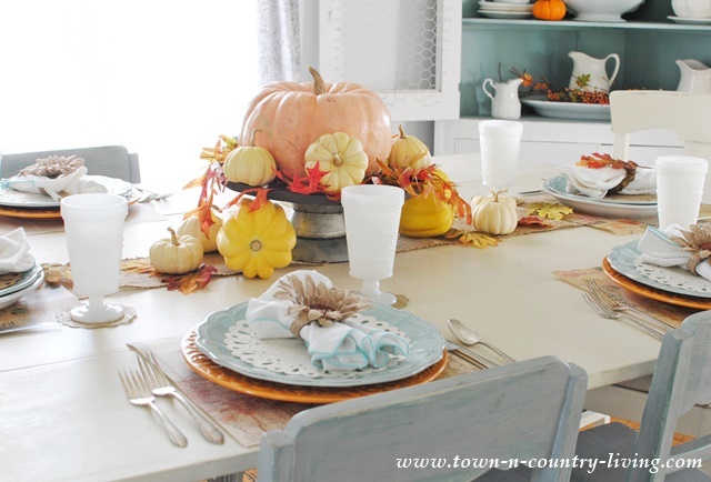 Simple Thanksgiving Table Setting